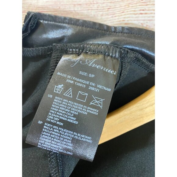 Leg Avenue Women's Black Faux Leather Long Sleeve Key Hole Front One Piece - Sma - Picture 15 of 15